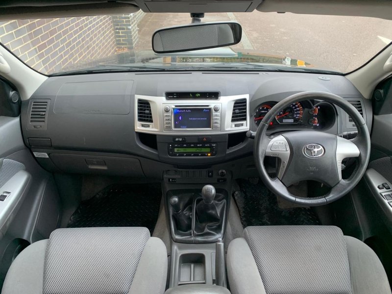 TOYOTA HILUX
