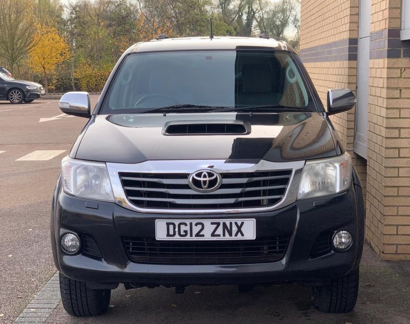 TOYOTA HILUX