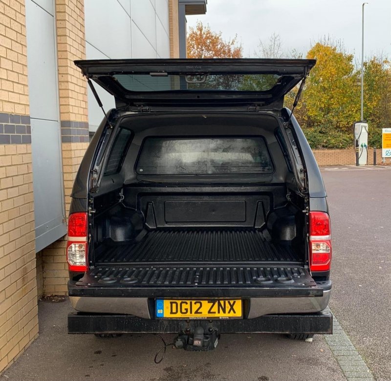 TOYOTA HILUX
