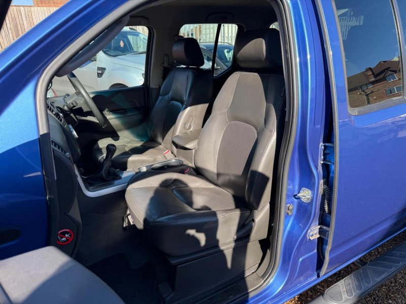 NISSAN NAVARA