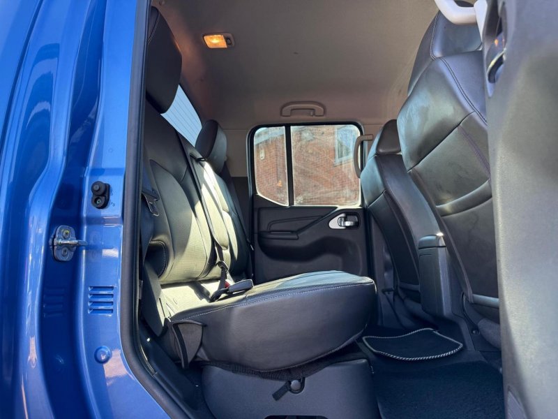 NISSAN NAVARA