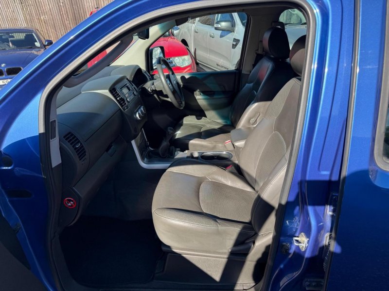 NISSAN NAVARA