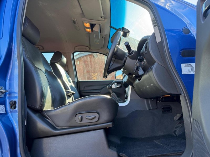 NISSAN NAVARA
