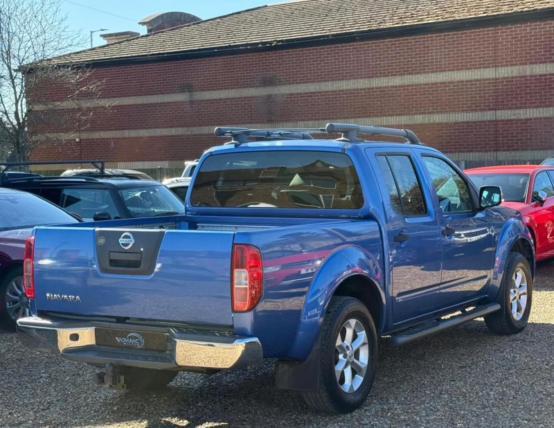 NISSAN NAVARA