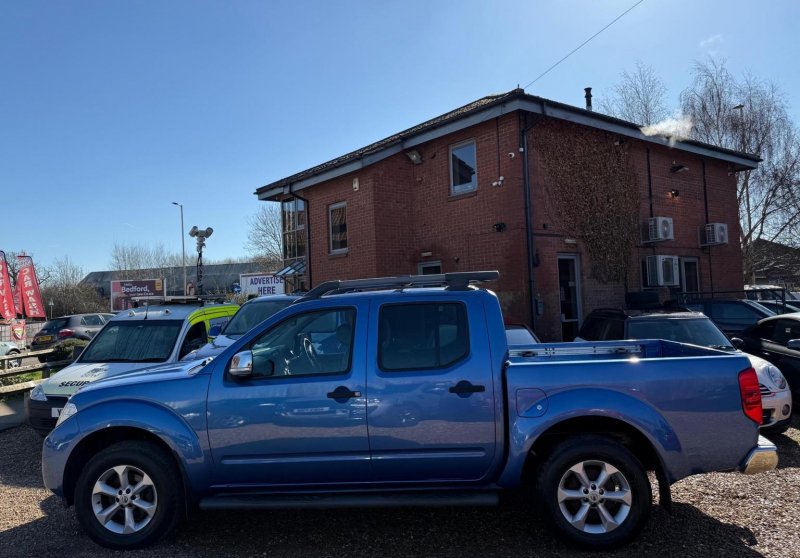 NISSAN NAVARA
