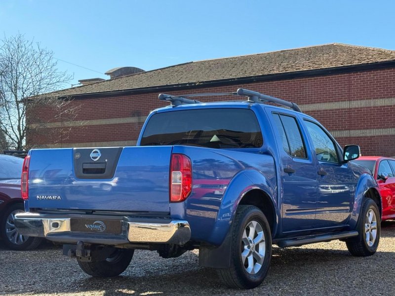 NISSAN NAVARA
