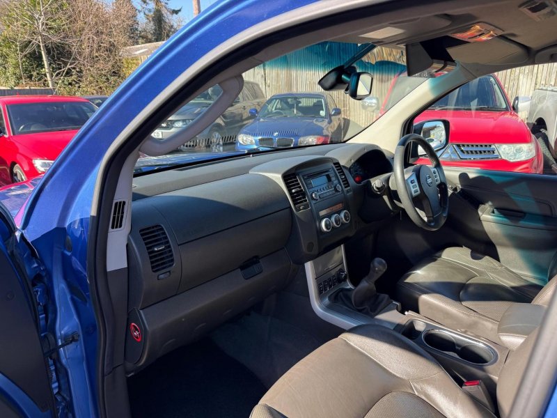 NISSAN NAVARA