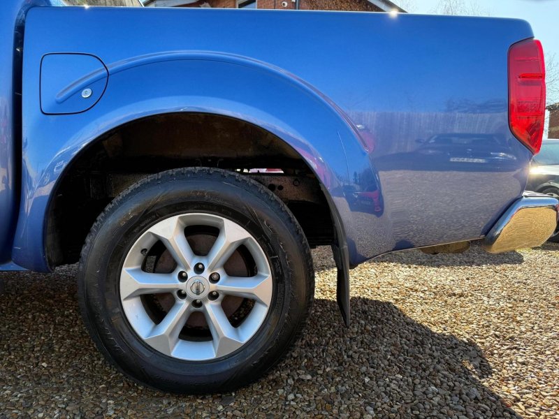 NISSAN NAVARA