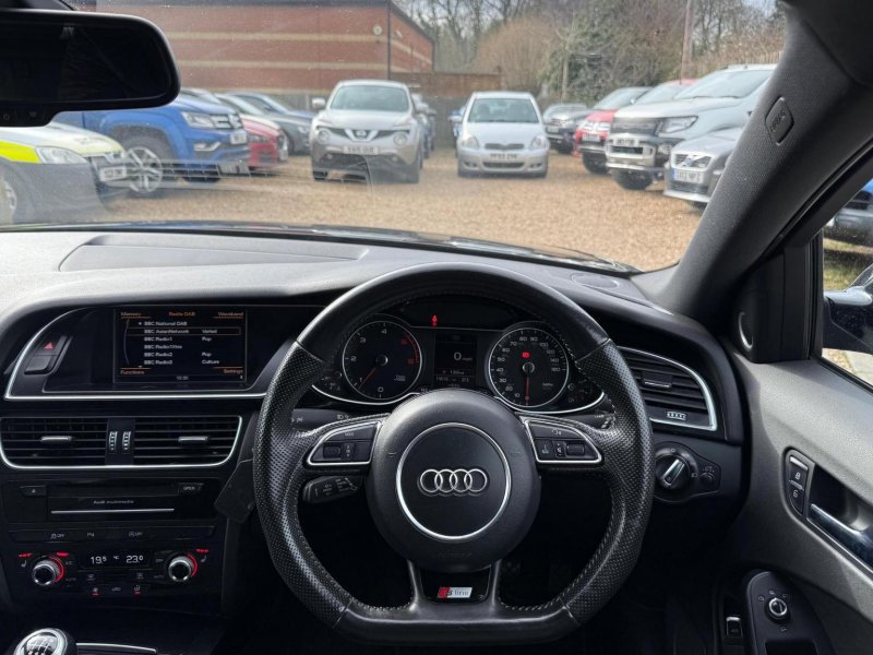 AUDI A4 AVANT