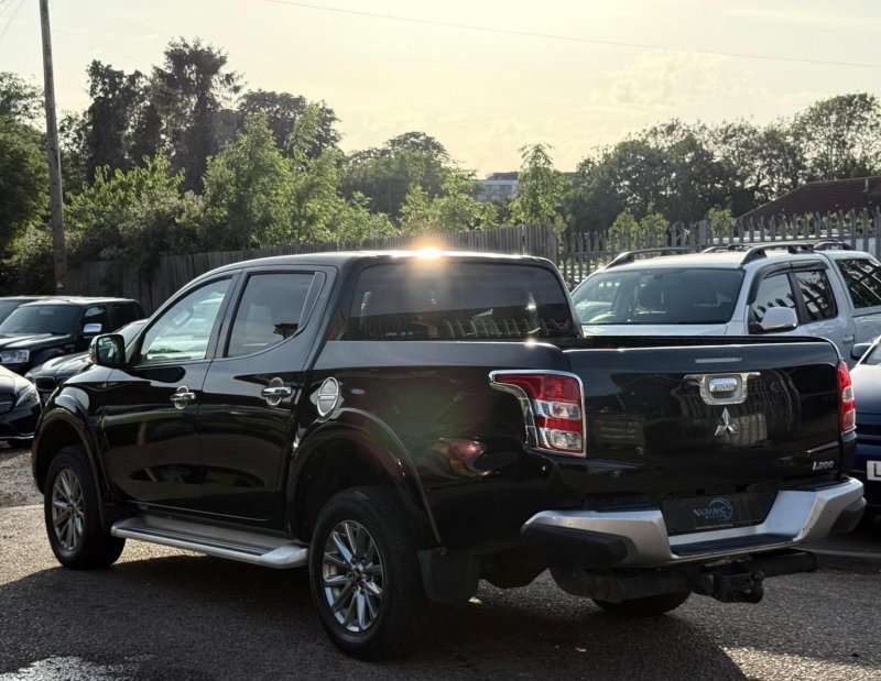 MITSUBISHI L200