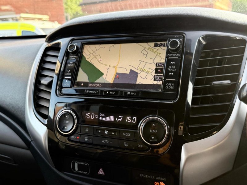 MITSUBISHI L200