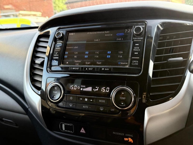 MITSUBISHI L200