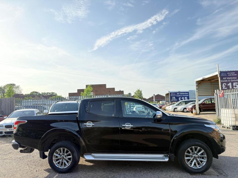 MITSUBISHI L200