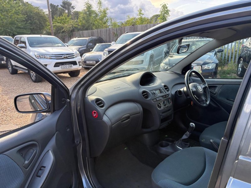 TOYOTA YARIS
