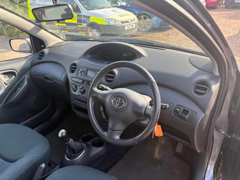 TOYOTA YARIS