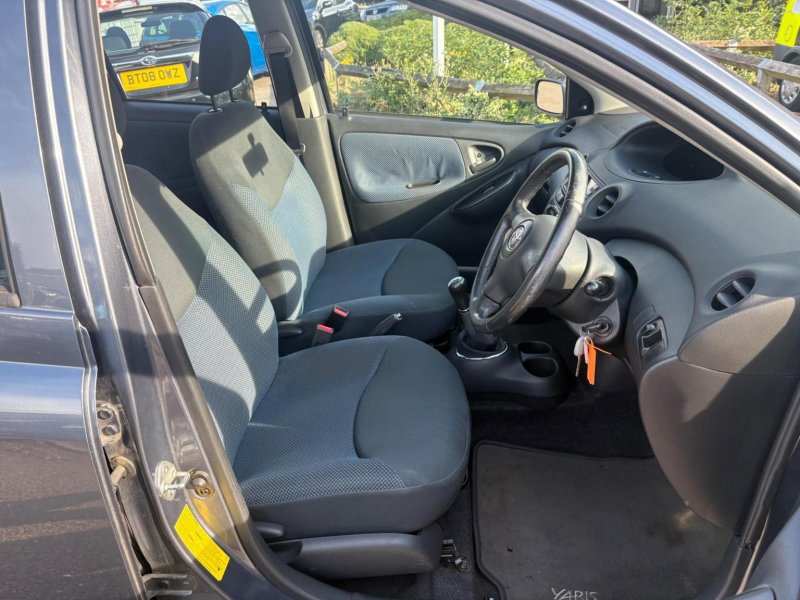 TOYOTA YARIS