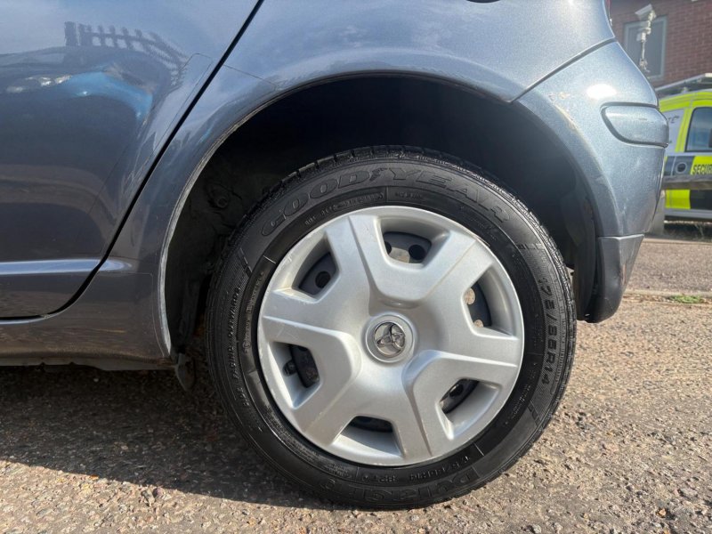 TOYOTA YARIS