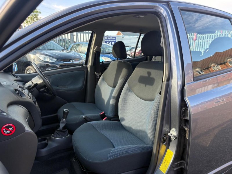 TOYOTA YARIS
